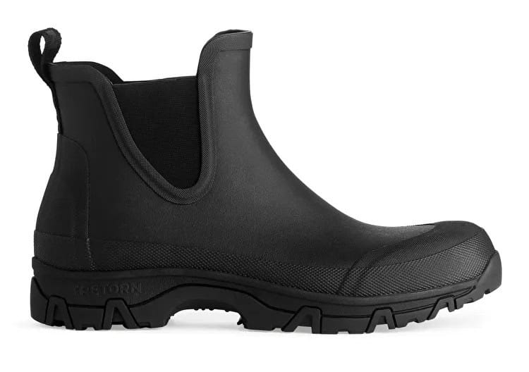 Black Tretorn boots made from FSC-certified natural rubber.