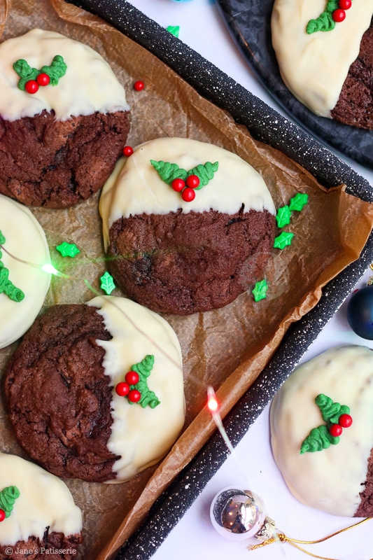 Christmas pudding cookies - a great edible Christmas gift idea.